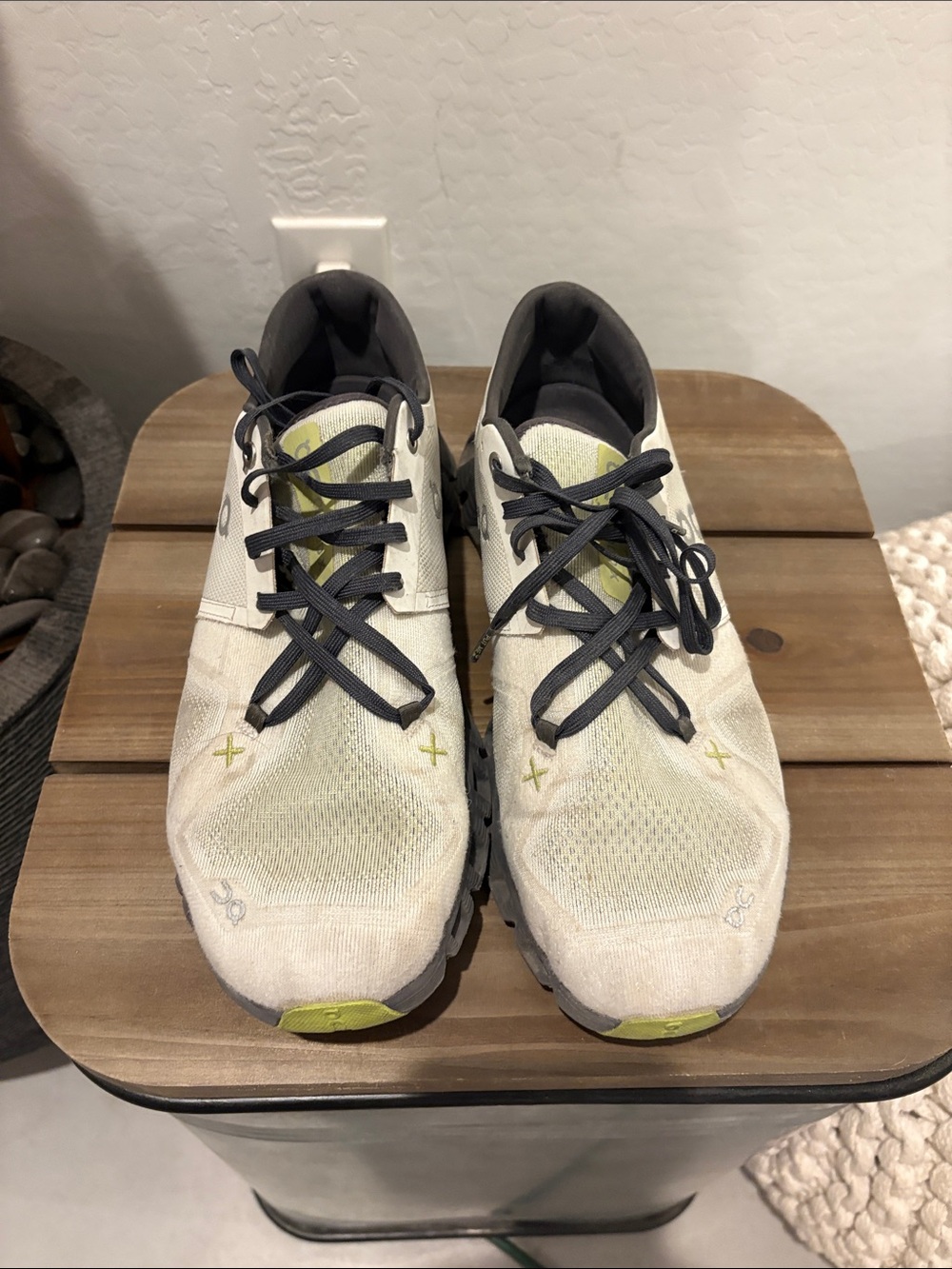Lightweight Men's Athletic Shoes in White and Lime
